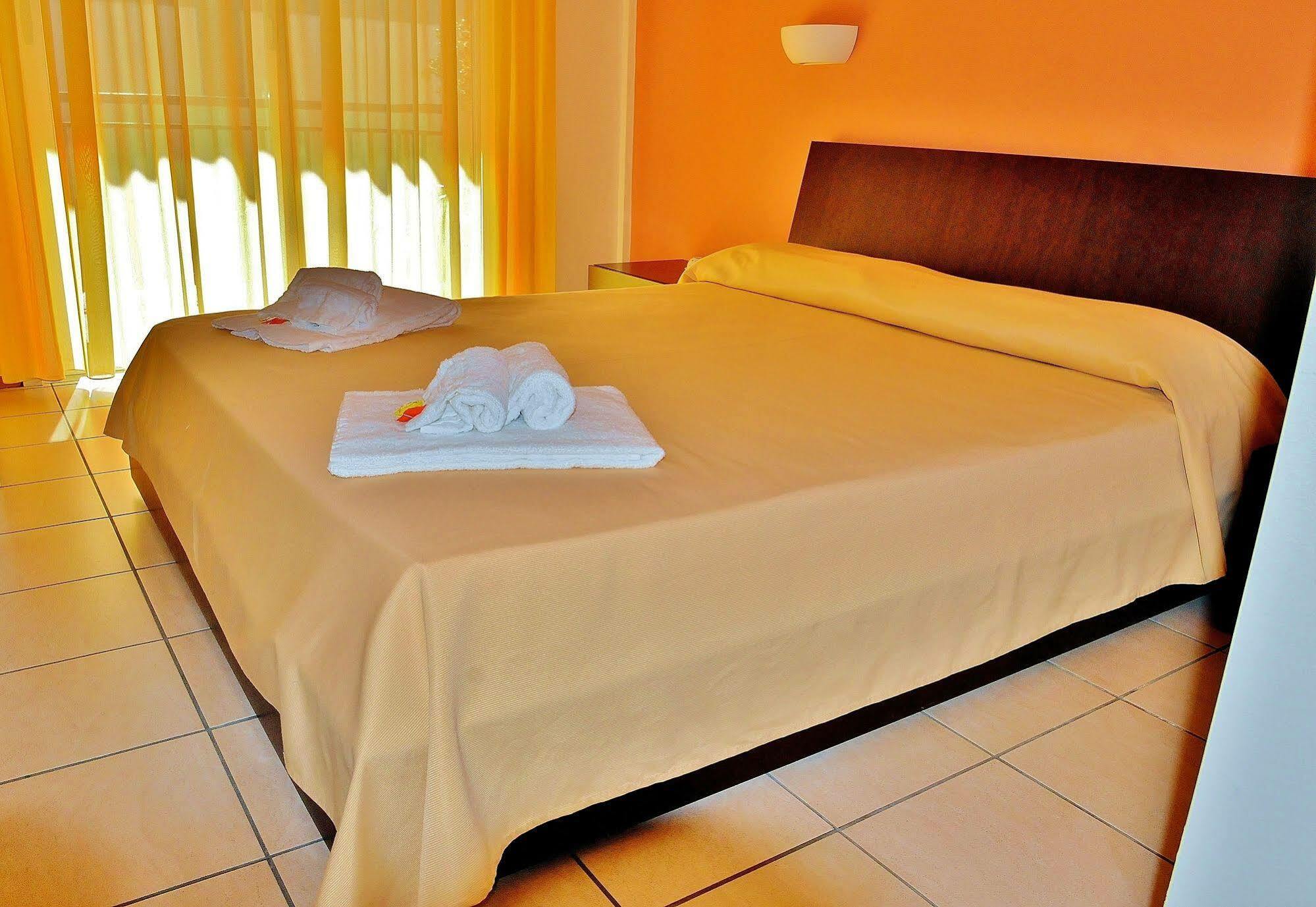 Hotel Rasula Alta Gravina di Catania Zewnętrze zdjęcie